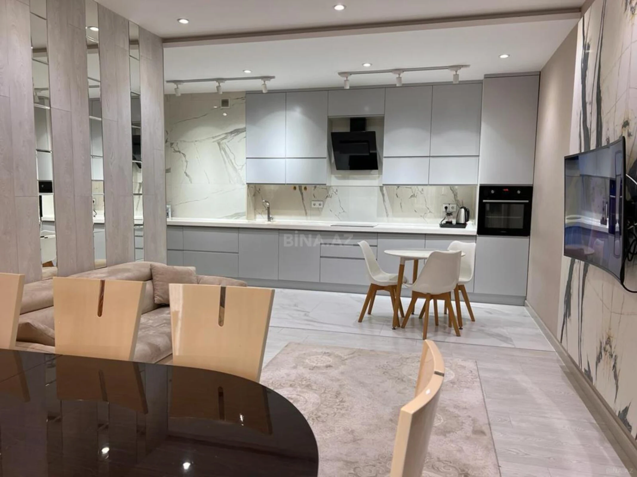Kirayə verilir 2 otaqlı mənzil 98 m²