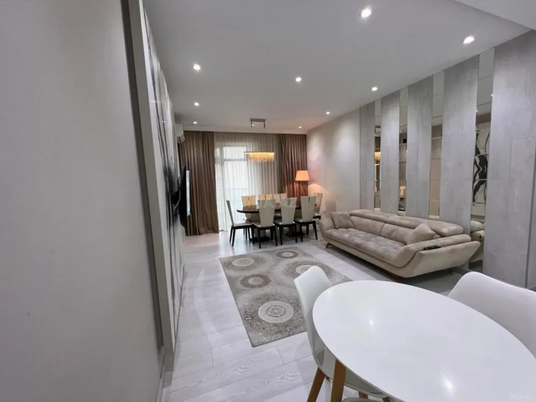 Kirayə verilir 2 otaqlı mənzil 98 m²