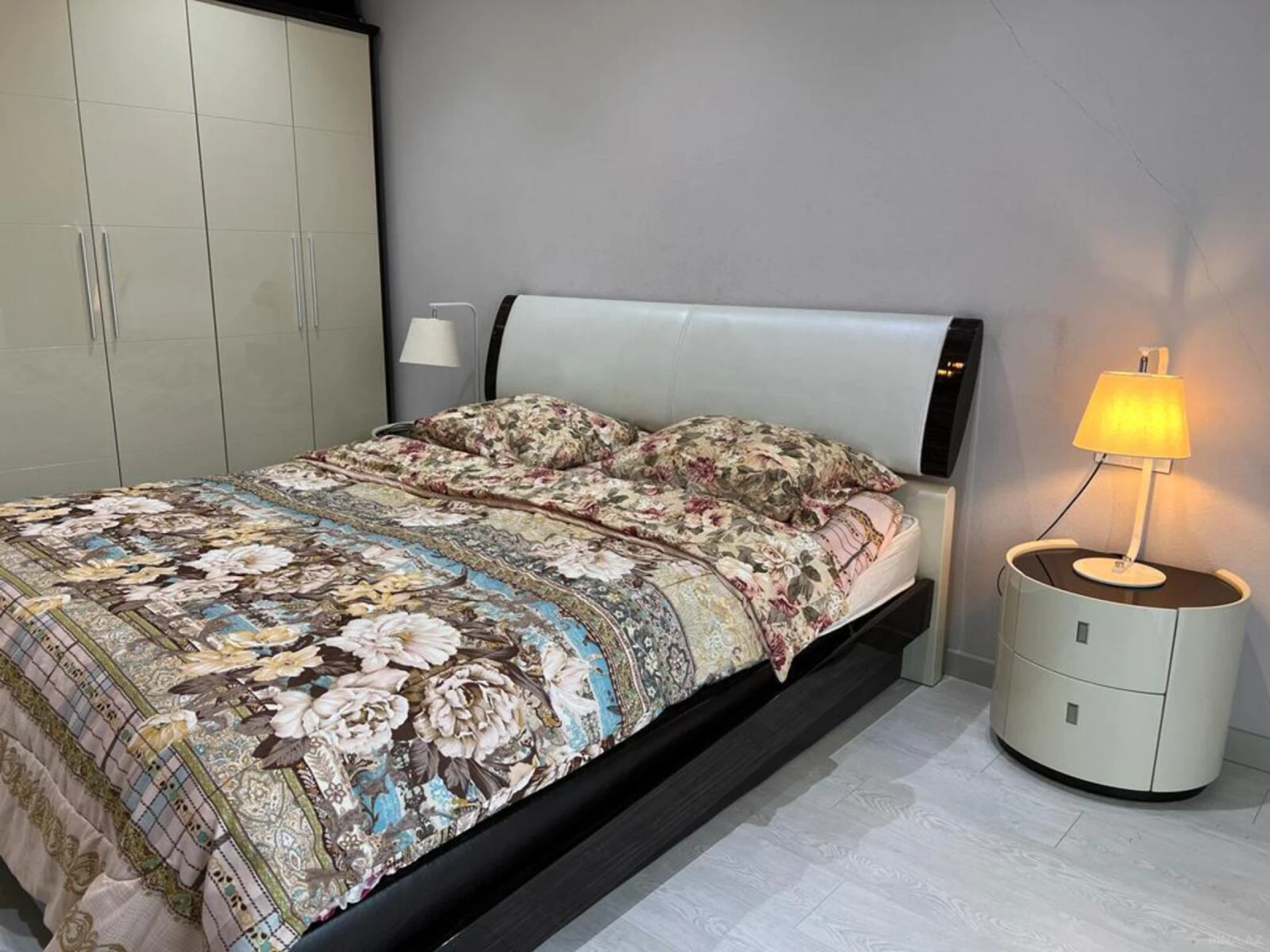Kirayə verilir 2 otaqlı mənzil 98 m²
