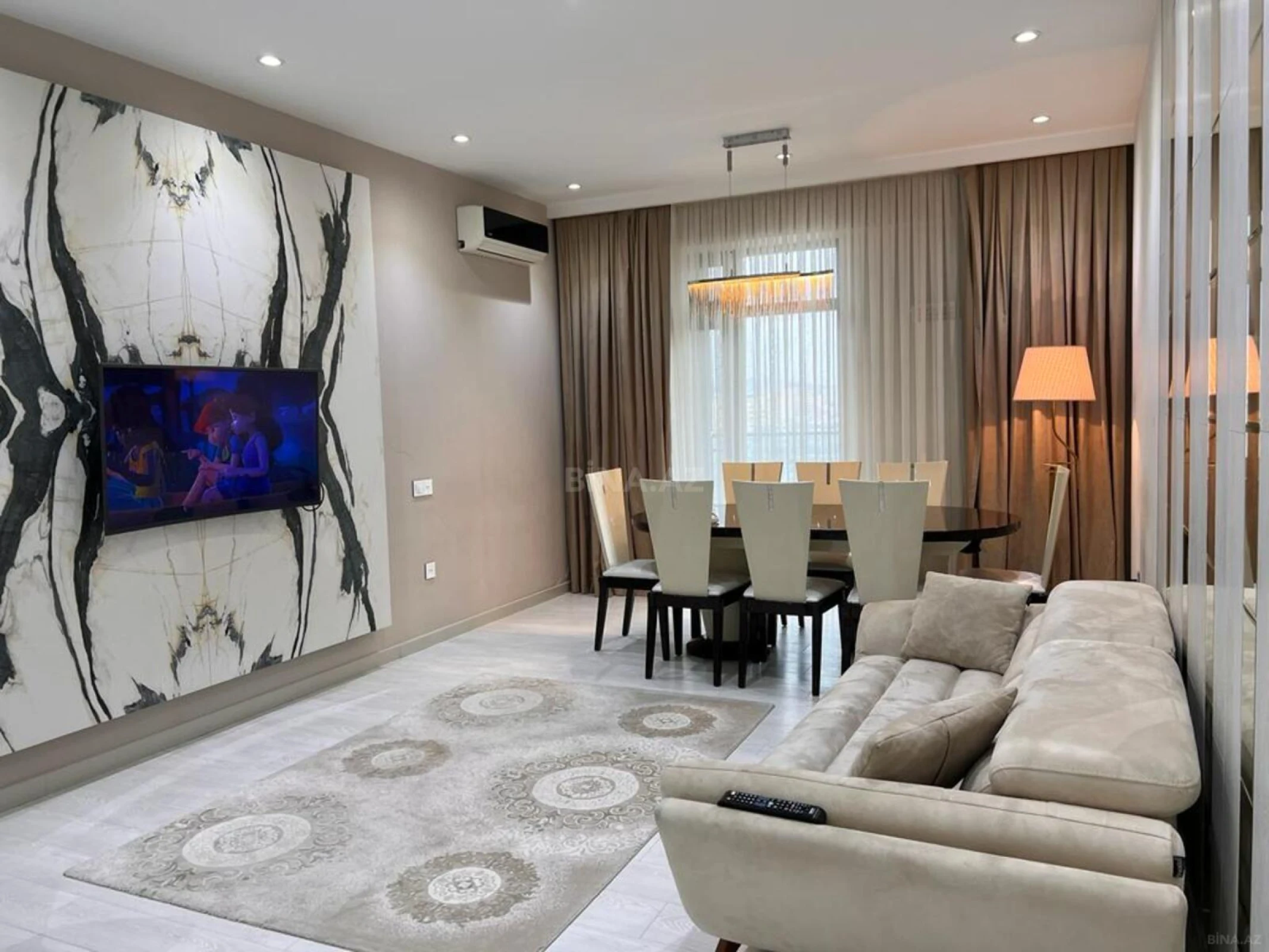 Kirayə verilir 2 otaqlı mənzil 98 m²