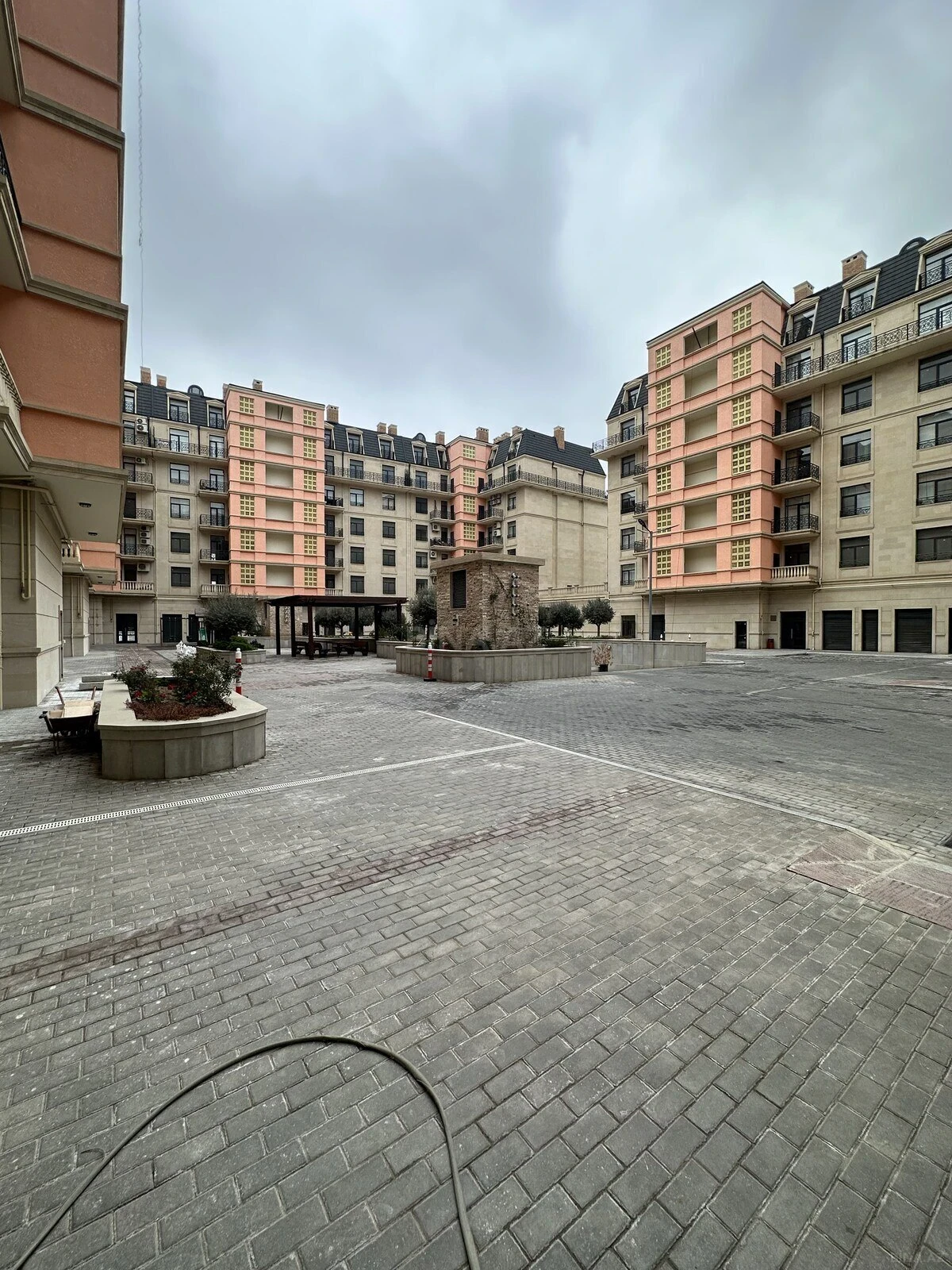 Kirayə verilir 3 otaqlı mənzil 101 m²