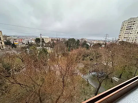 Satılır 3 otaqlı mənzil 76 m²