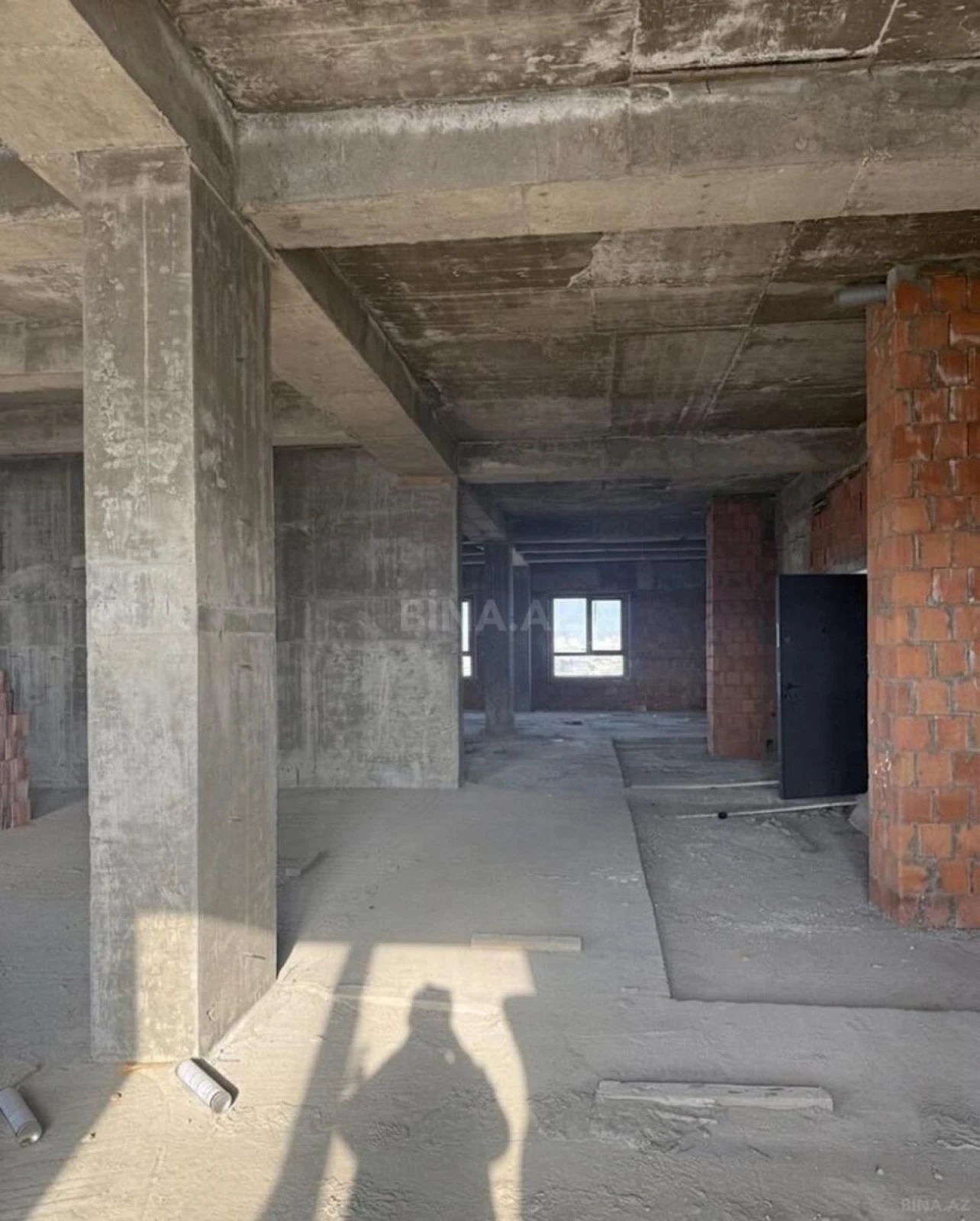 Satılır 3 otaqlı mənzil 290 m²