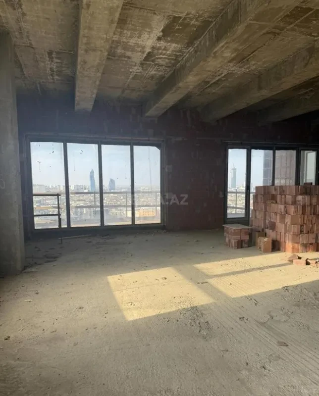 Satılır 3 otaqlı mənzil 290 m²