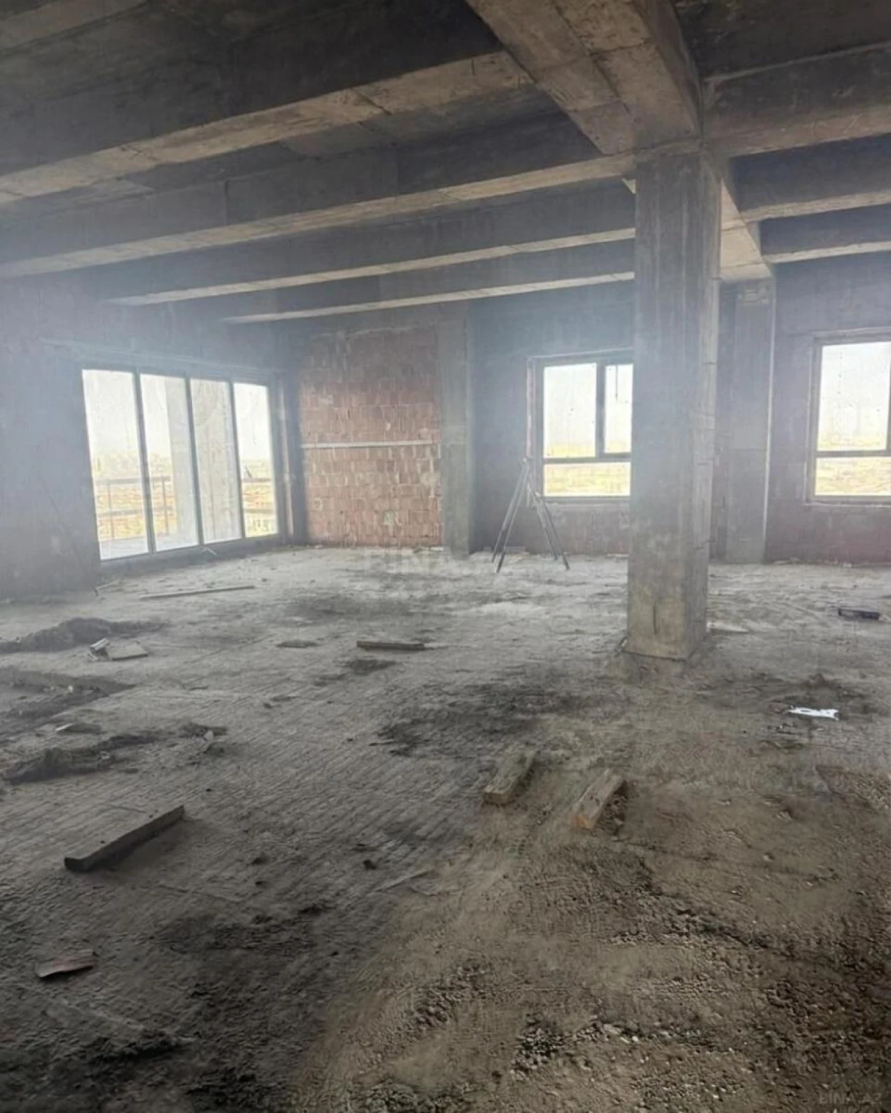 Satılır 3 otaqlı mənzil 290 m²