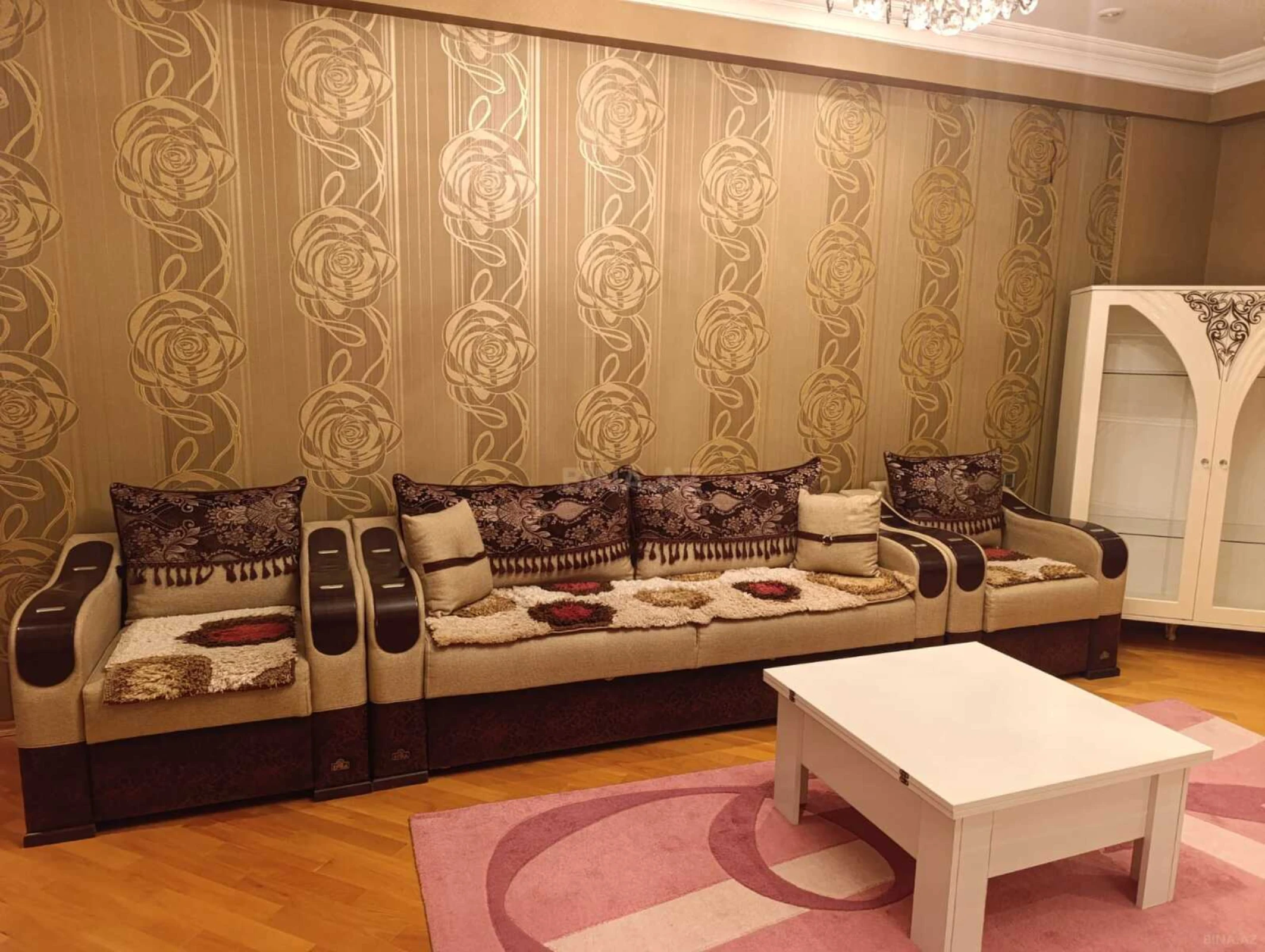 Kirayə verilir 2 otaqlı mənzil 100 m²