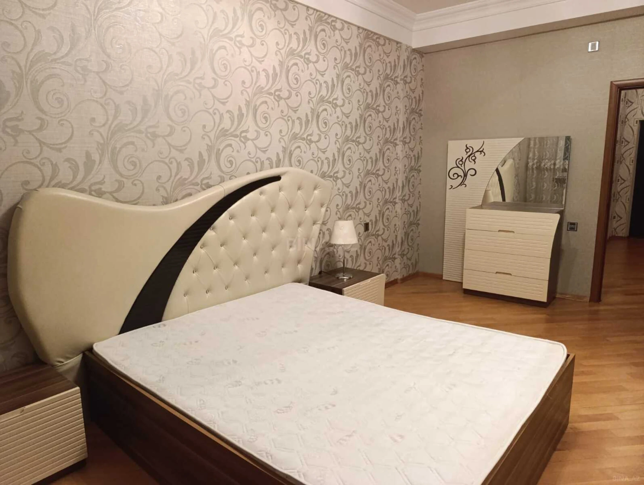 Kirayə verilir 2 otaqlı mənzil 100 m²