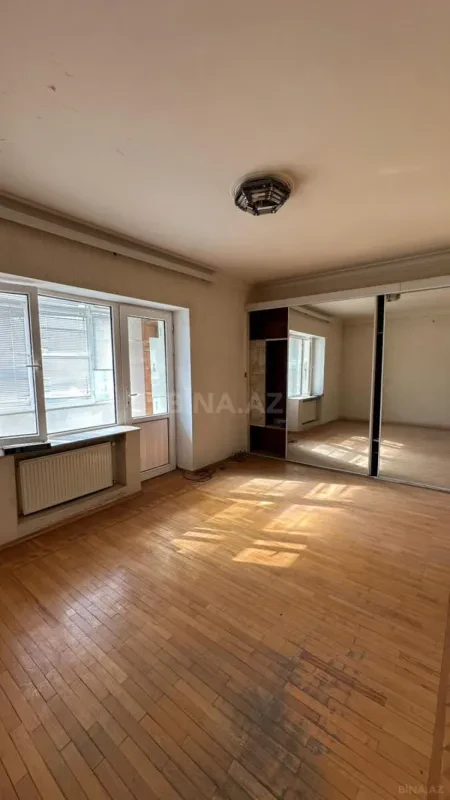 Satılır 3 otaqlı mənzil 140 m²