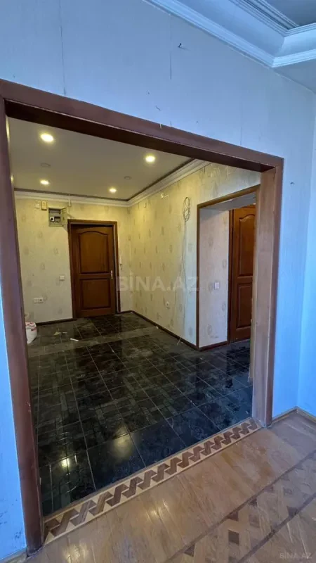 Satılır 3 otaqlı mənzil 140 m²