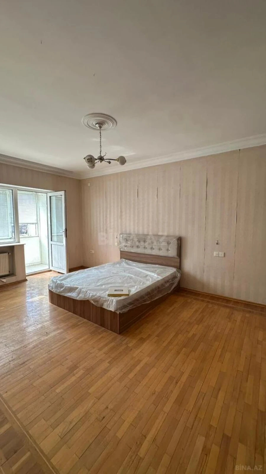 Satılır 3 otaqlı mənzil 140 m²