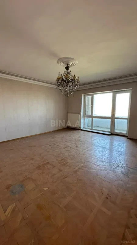 Satılır 3 otaqlı mənzil 140 m²