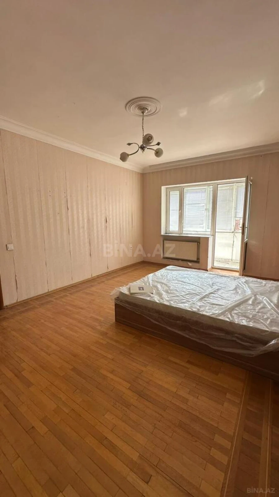 Satılır 3 otaqlı mənzil 140 m²