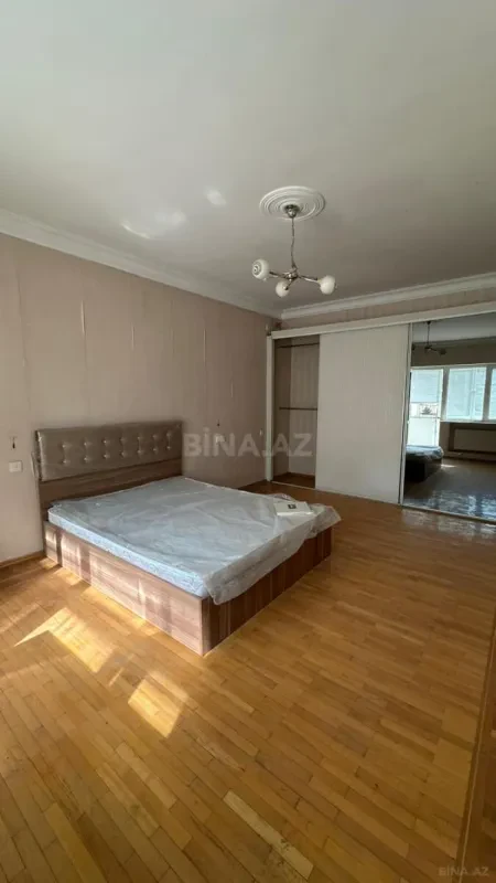 Satılır 3 otaqlı mənzil 140 m²