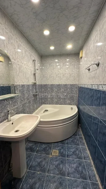 Satılır 3 otaqlı mənzil 140 m²