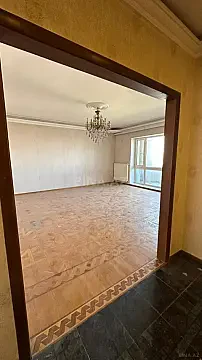 Satılır 3 otaqlı mənzil 140 m²