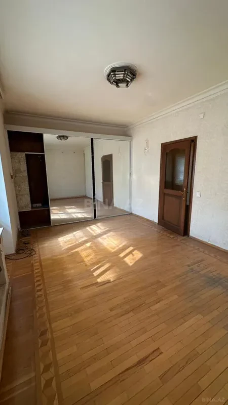 Satılır 3 otaqlı mənzil 140 m²