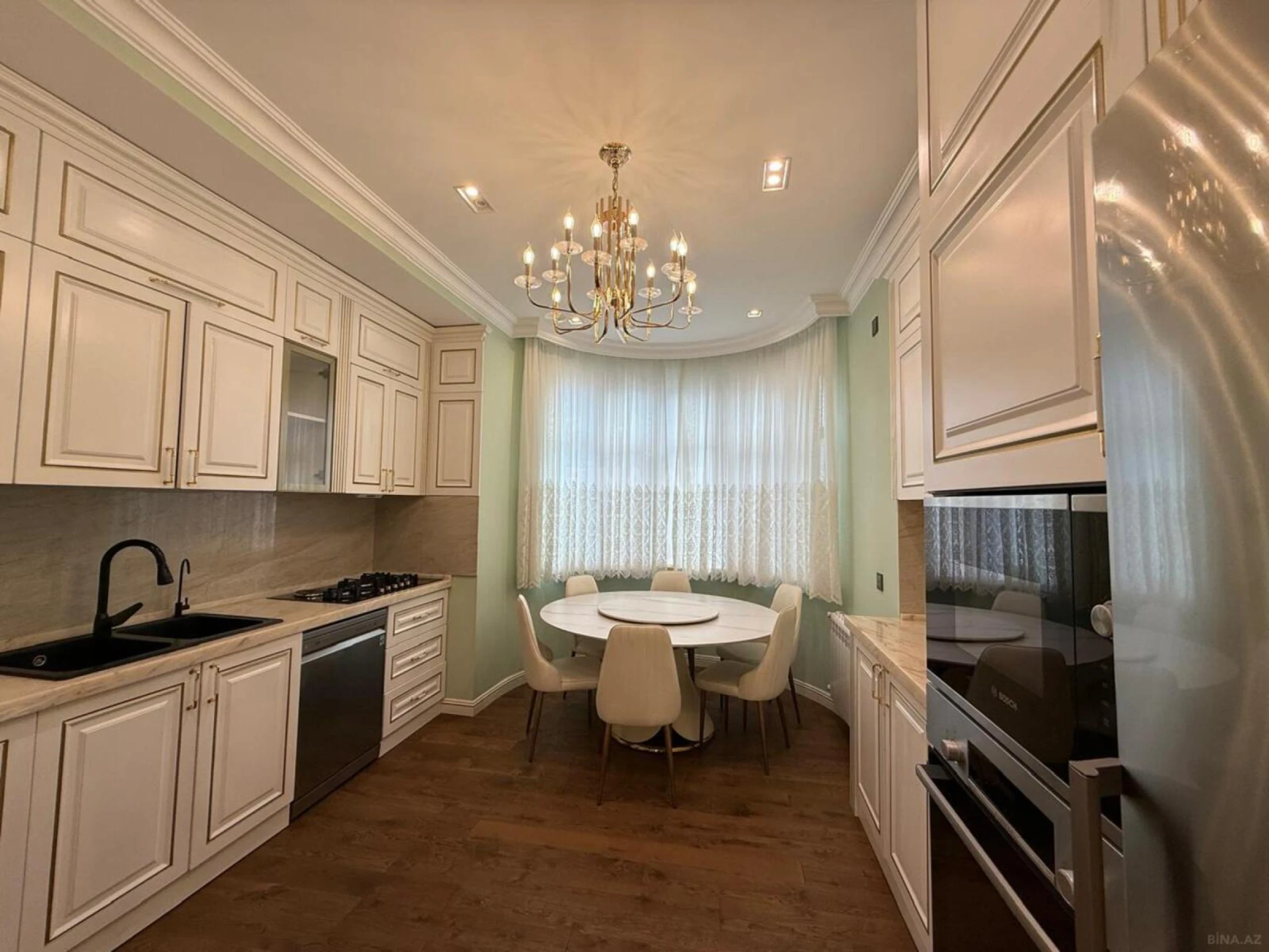Satılır 4 otaqlı mənzil 160 m²