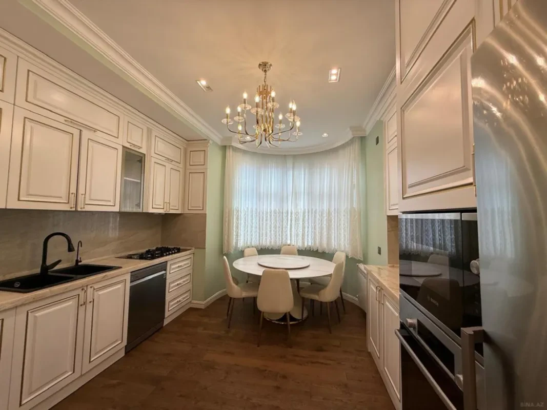 Satılır 4 otaqlı mənzil 160 m²