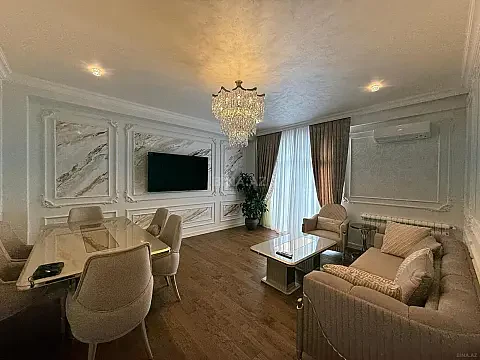Satılır 4 otaqlı mənzil 160 m²