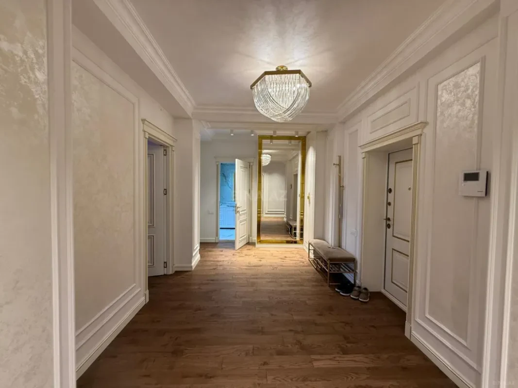 Satılır 4 otaqlı mənzil 160 m²