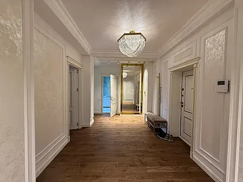 Satılır 4 otaqlı mənzil 160 m²