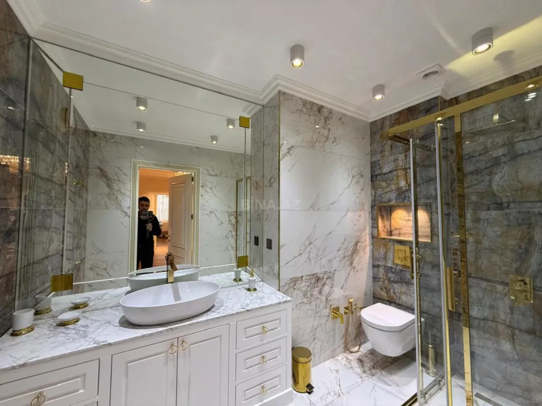 Satılır 4 otaqlı mənzil 160 m²