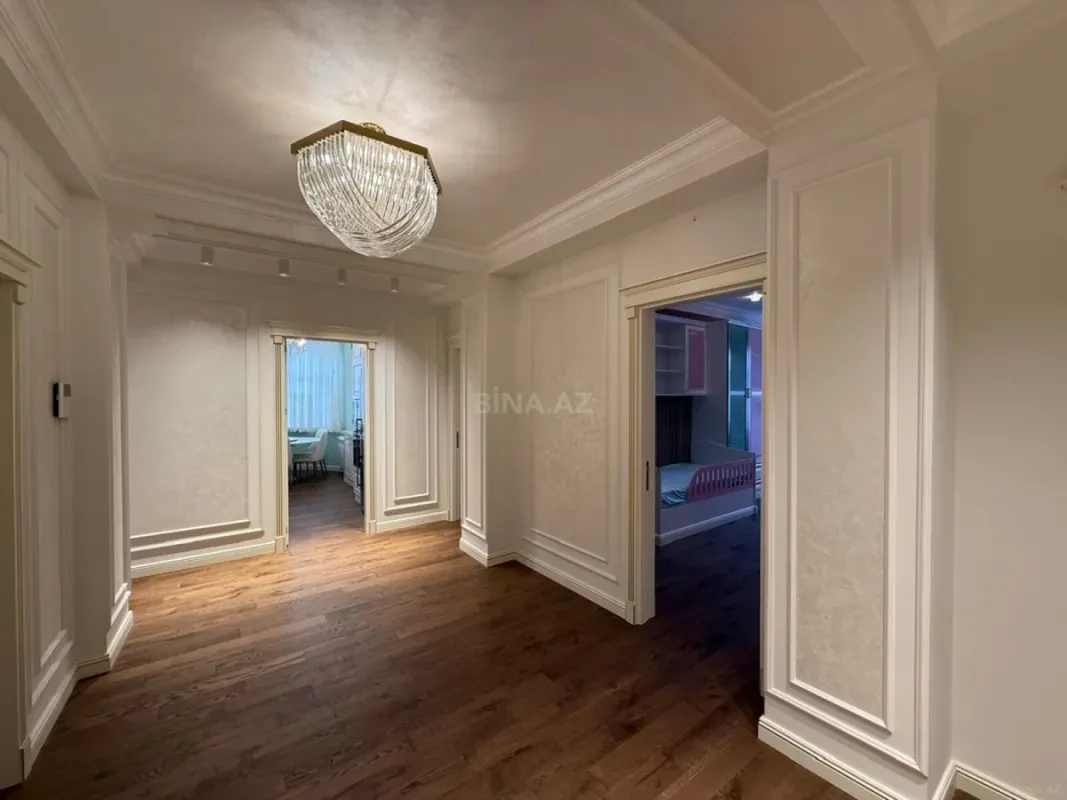 Satılır 4 otaqlı mənzil 160 m²