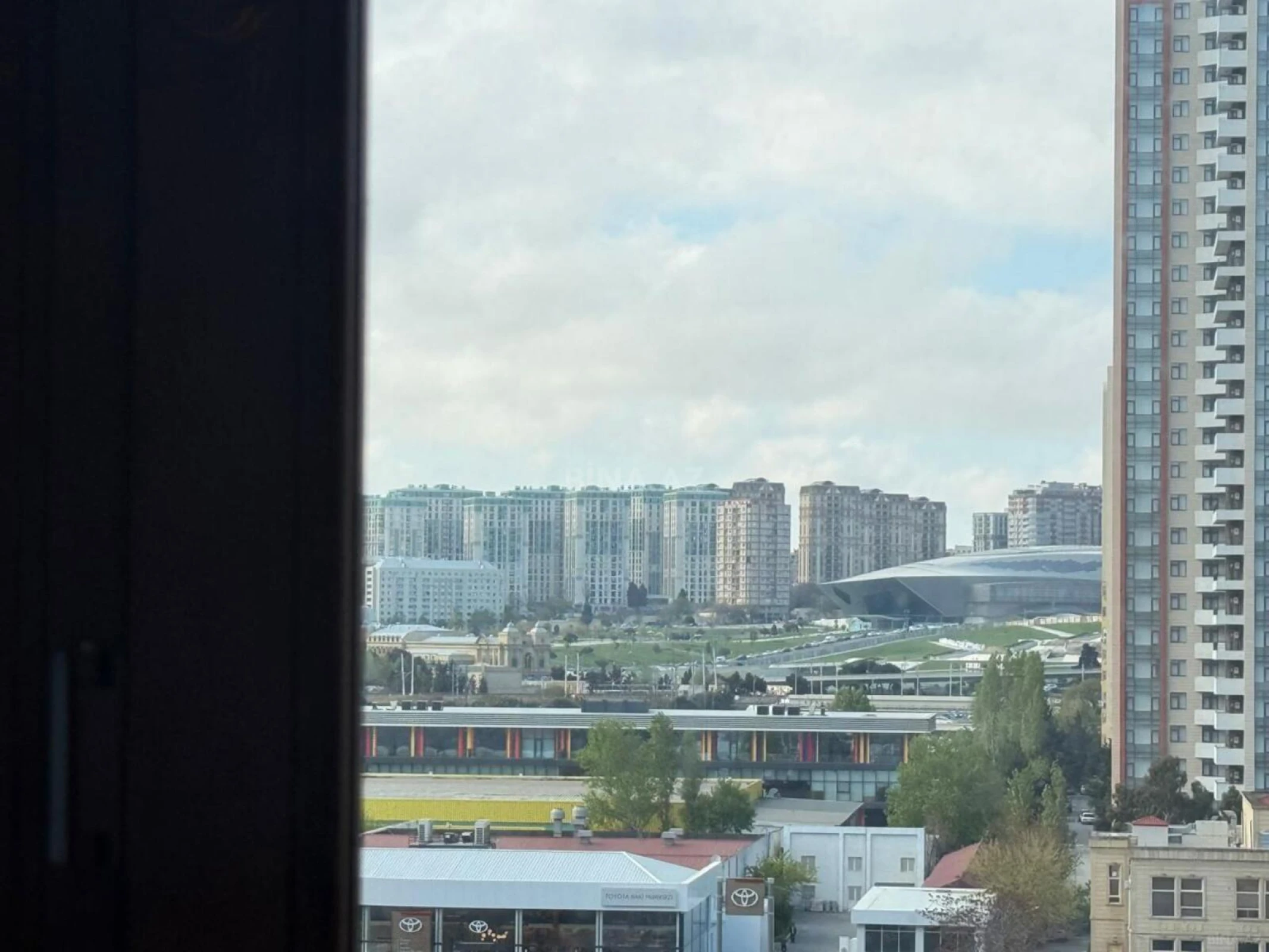 Satılır 4 otaqlı mənzil 160 m²