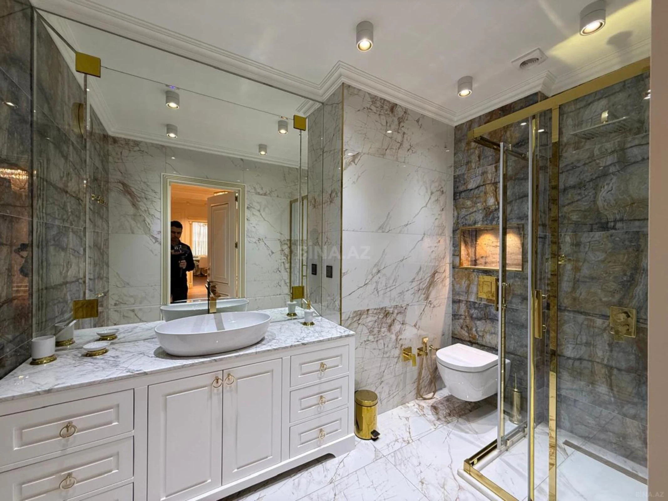 Satılır 4 otaqlı mənzil 160 m²