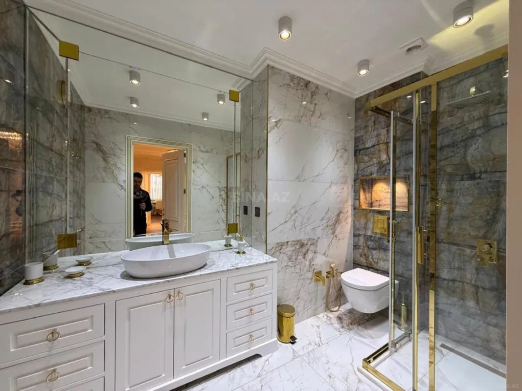 Satılır 4 otaqlı mənzil 160 m²