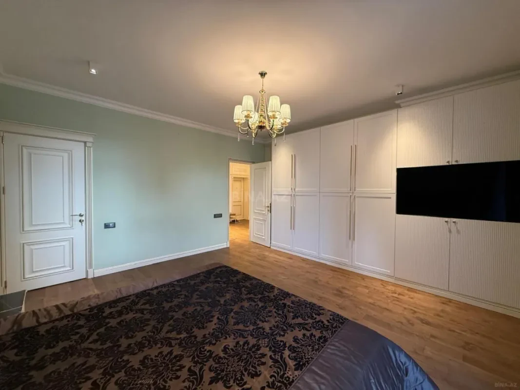 Satılır 4 otaqlı mənzil 160 m²