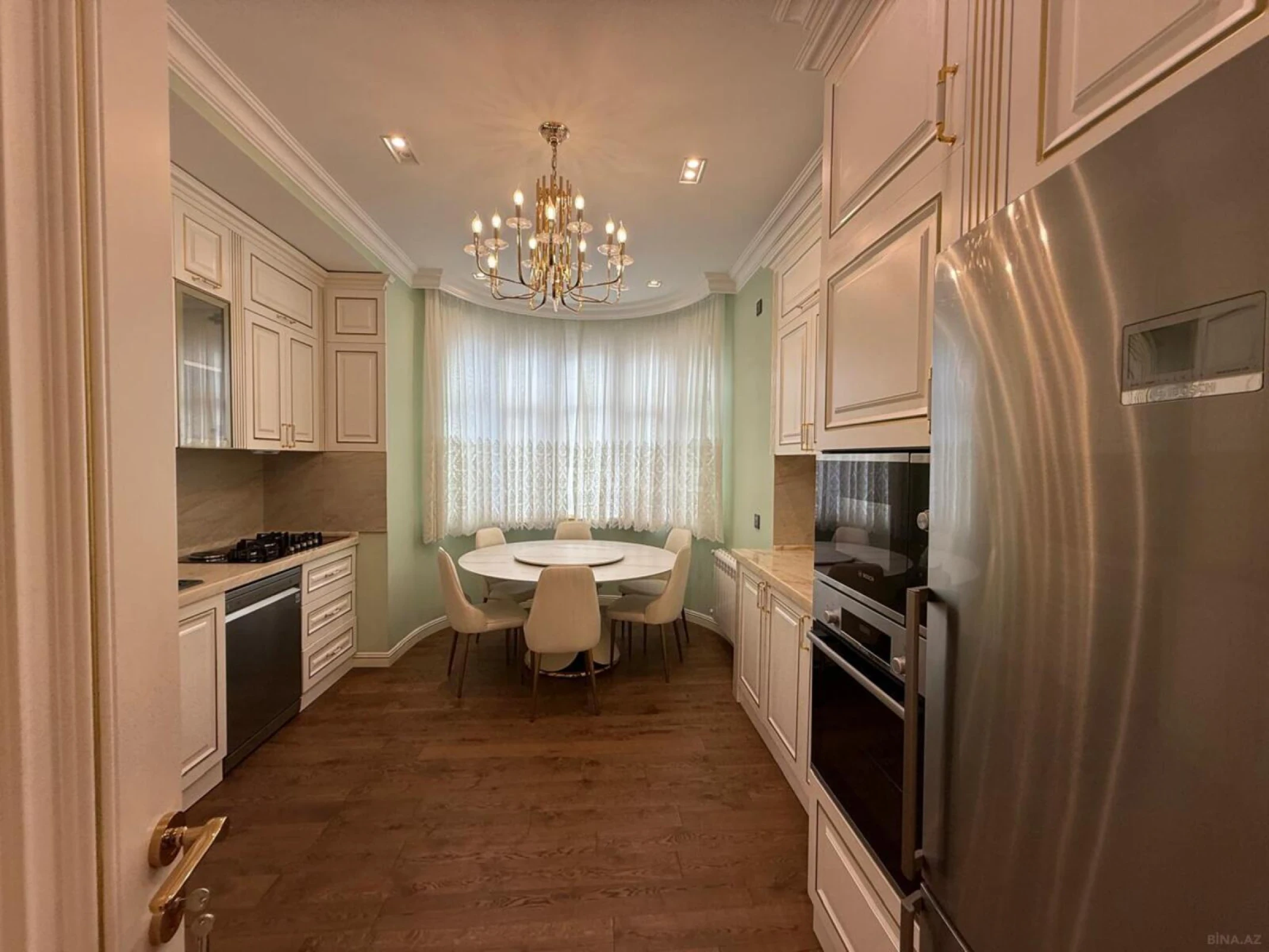 Satılır 4 otaqlı mənzil 160 m²