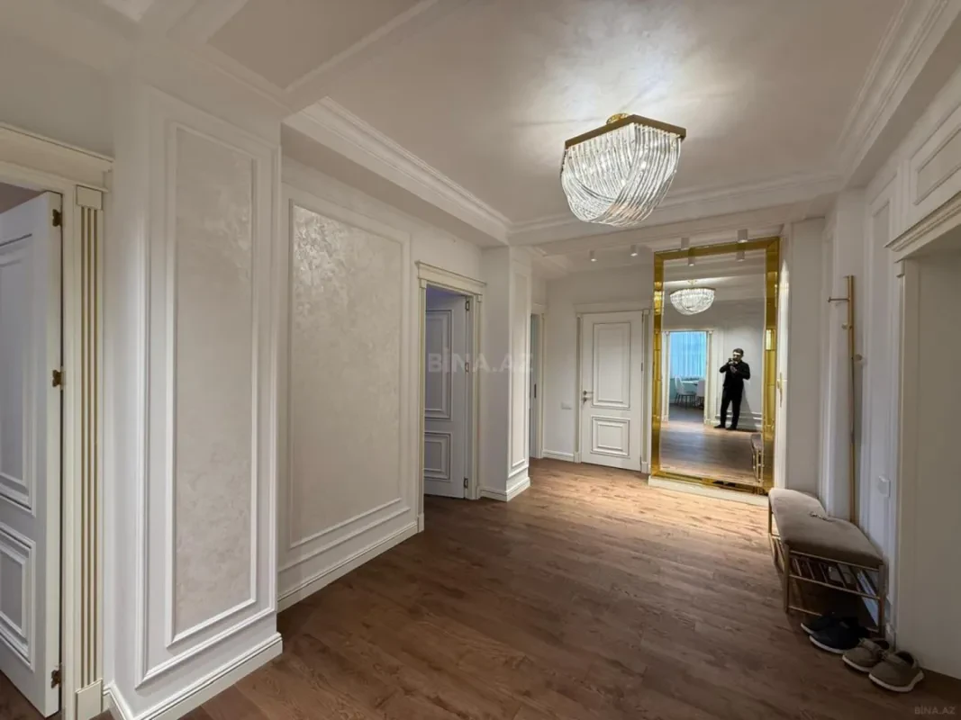 Satılır 4 otaqlı mənzil 160 m²