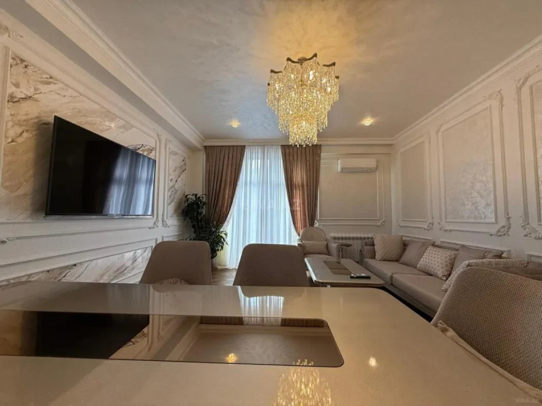 Satılır 4 otaqlı mənzil 160 m²