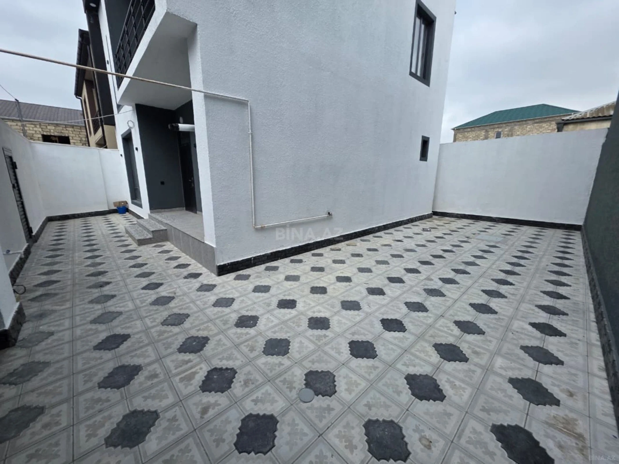 Satılır 4 otaqlı həyət evi 165 m²
