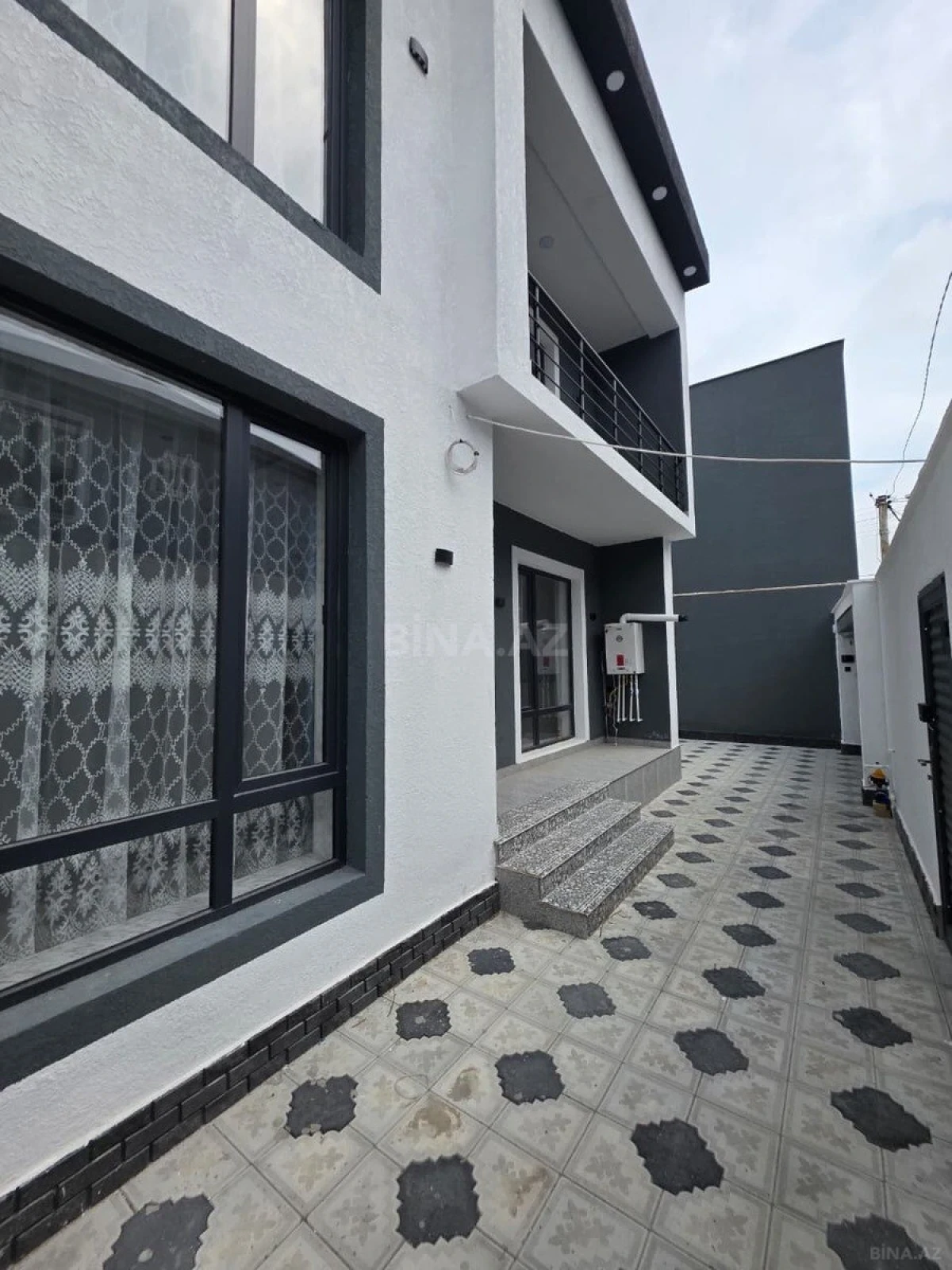 Satılır 4 otaqlı həyət evi 165 m²