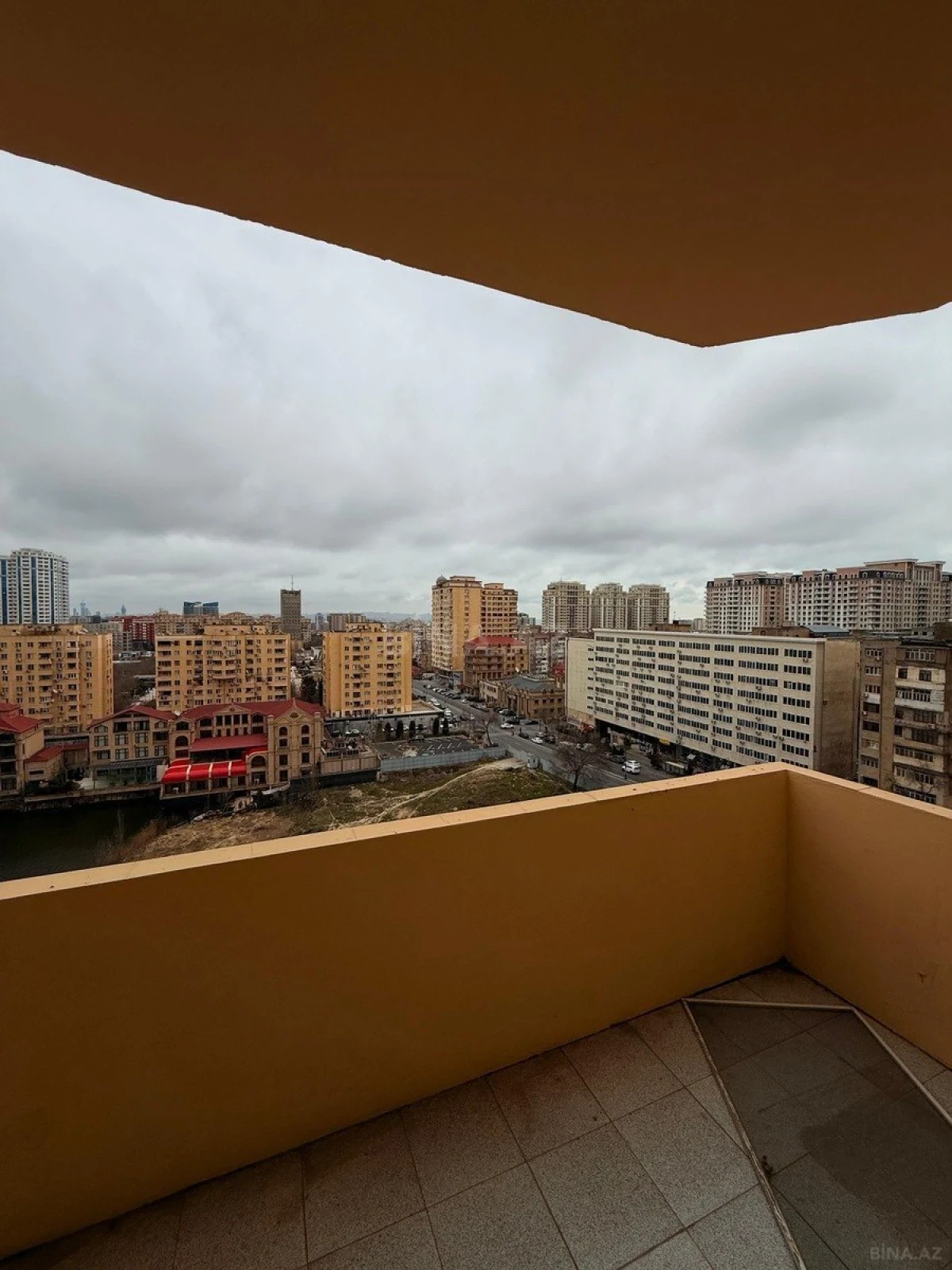 Satılır 3 otaqlı mənzil 110 m²