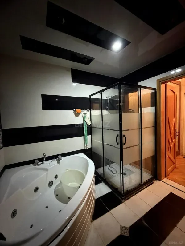 Satılır 4 otaqlı mənzil 218 m²