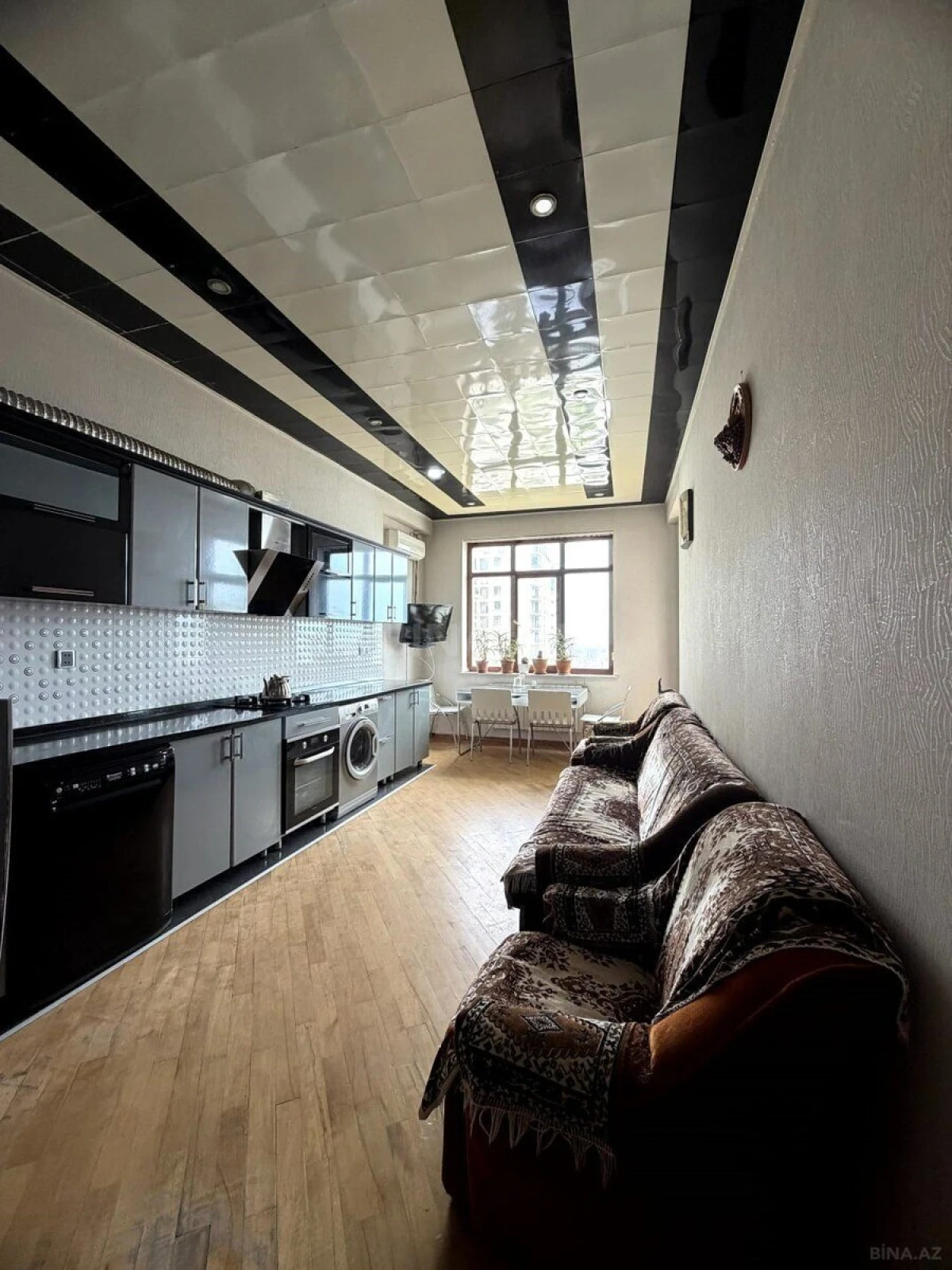 Satılır 4 otaqlı mənzil 218 m²