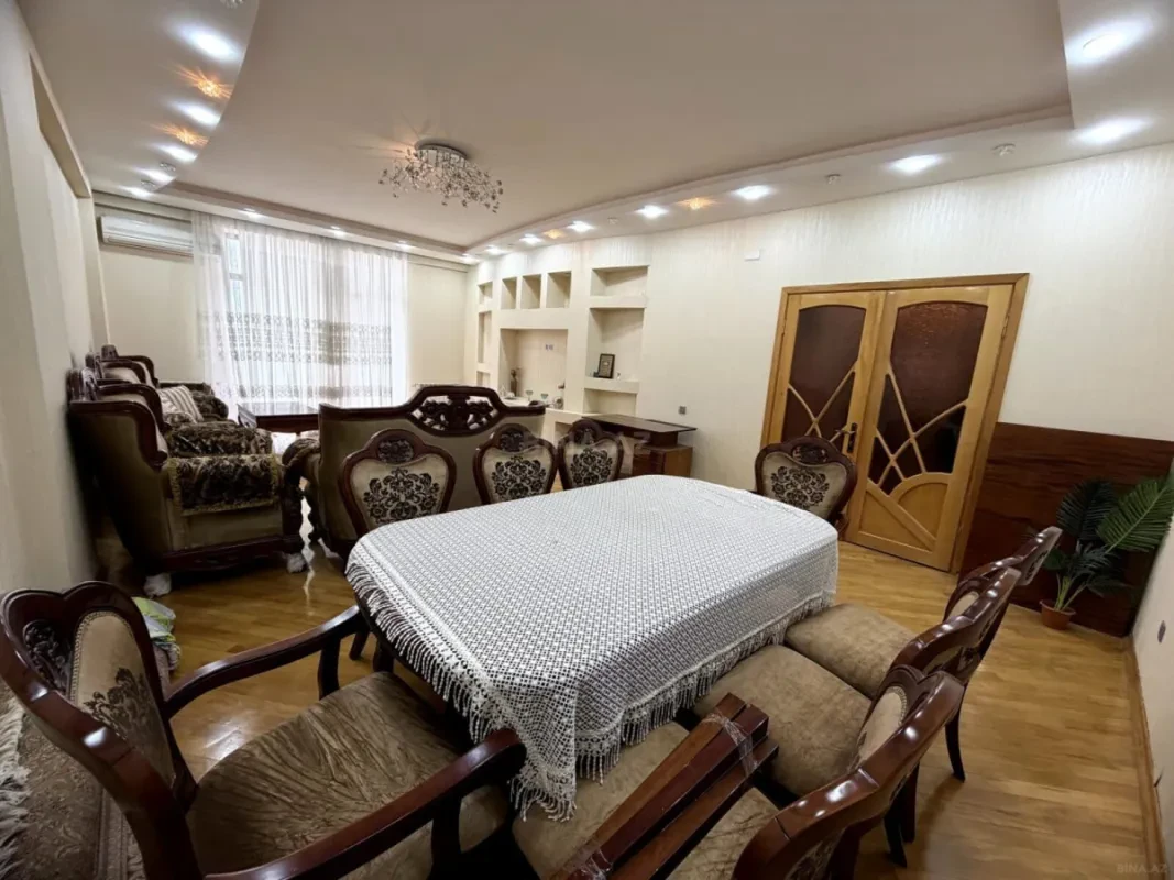 Satılır 4 otaqlı mənzil 218 m²