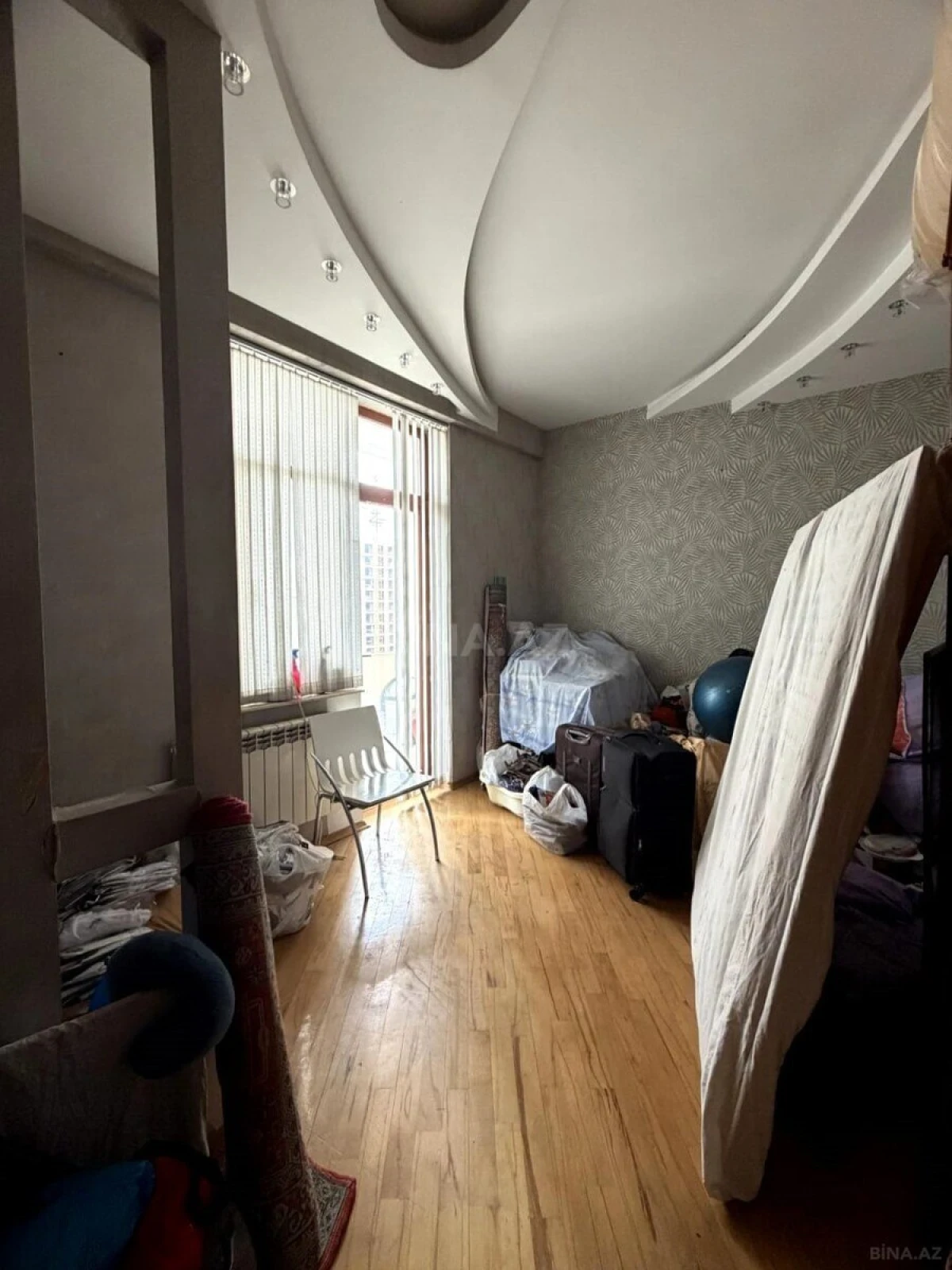 Satılır 4 otaqlı mənzil 218 m²
