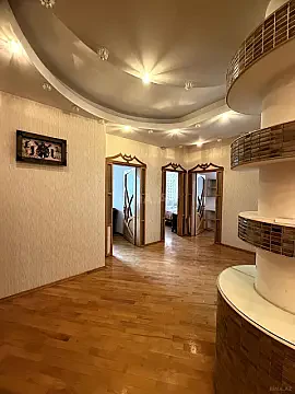 Satılır 4 otaqlı mənzil 218 m²