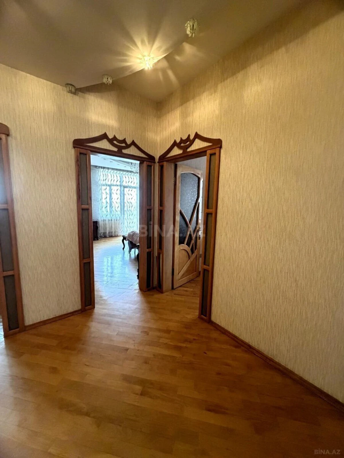 Satılır 4 otaqlı mənzil 218 m²