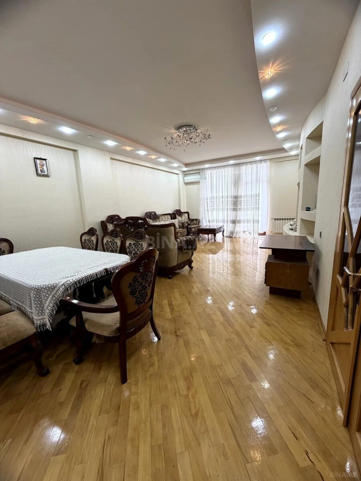 Satılır 4 otaqlı mənzil 218 m²