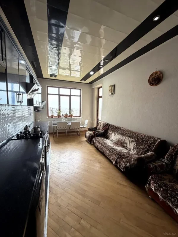 Satılır 4 otaqlı mənzil 218 m²