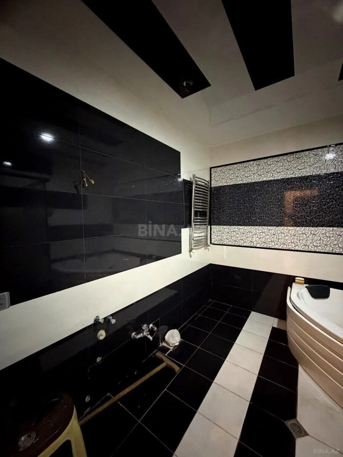 Satılır 4 otaqlı mənzil 218 m²