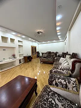 Satılır 4 otaqlı mənzil 218 m²