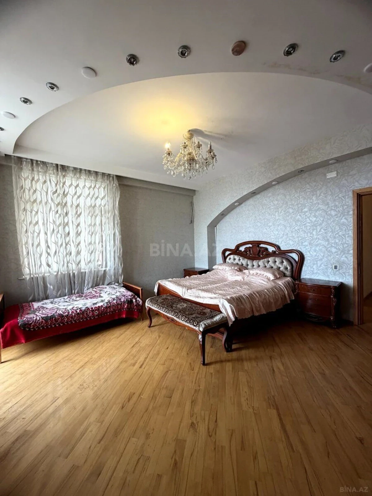 Satılır 4 otaqlı mənzil 218 m²