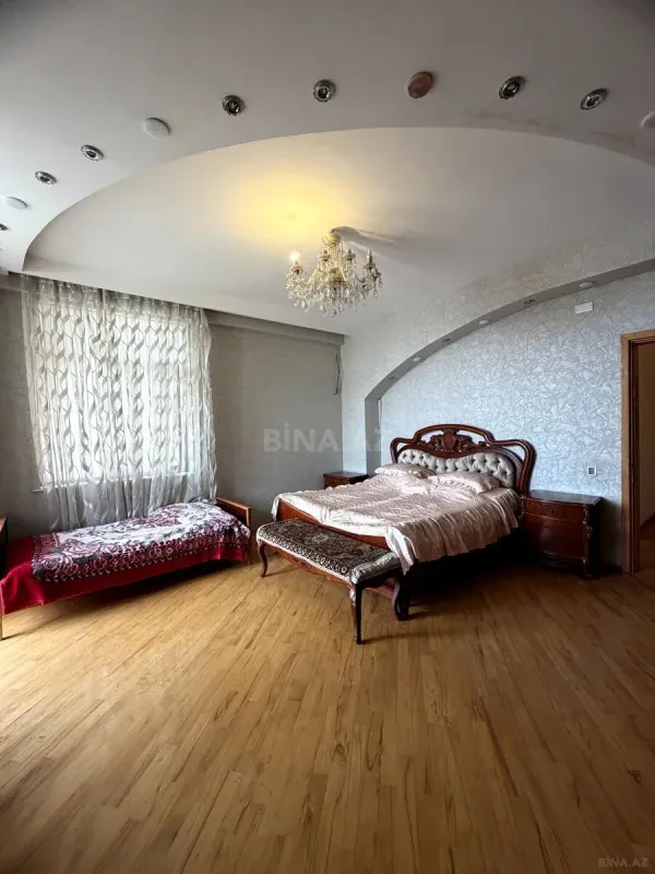 Satılır 4 otaqlı mənzil 218 m²