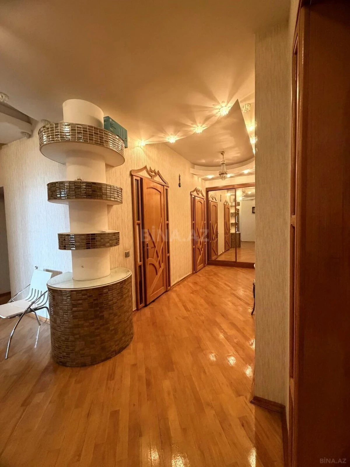 Satılır 4 otaqlı mənzil 218 m²